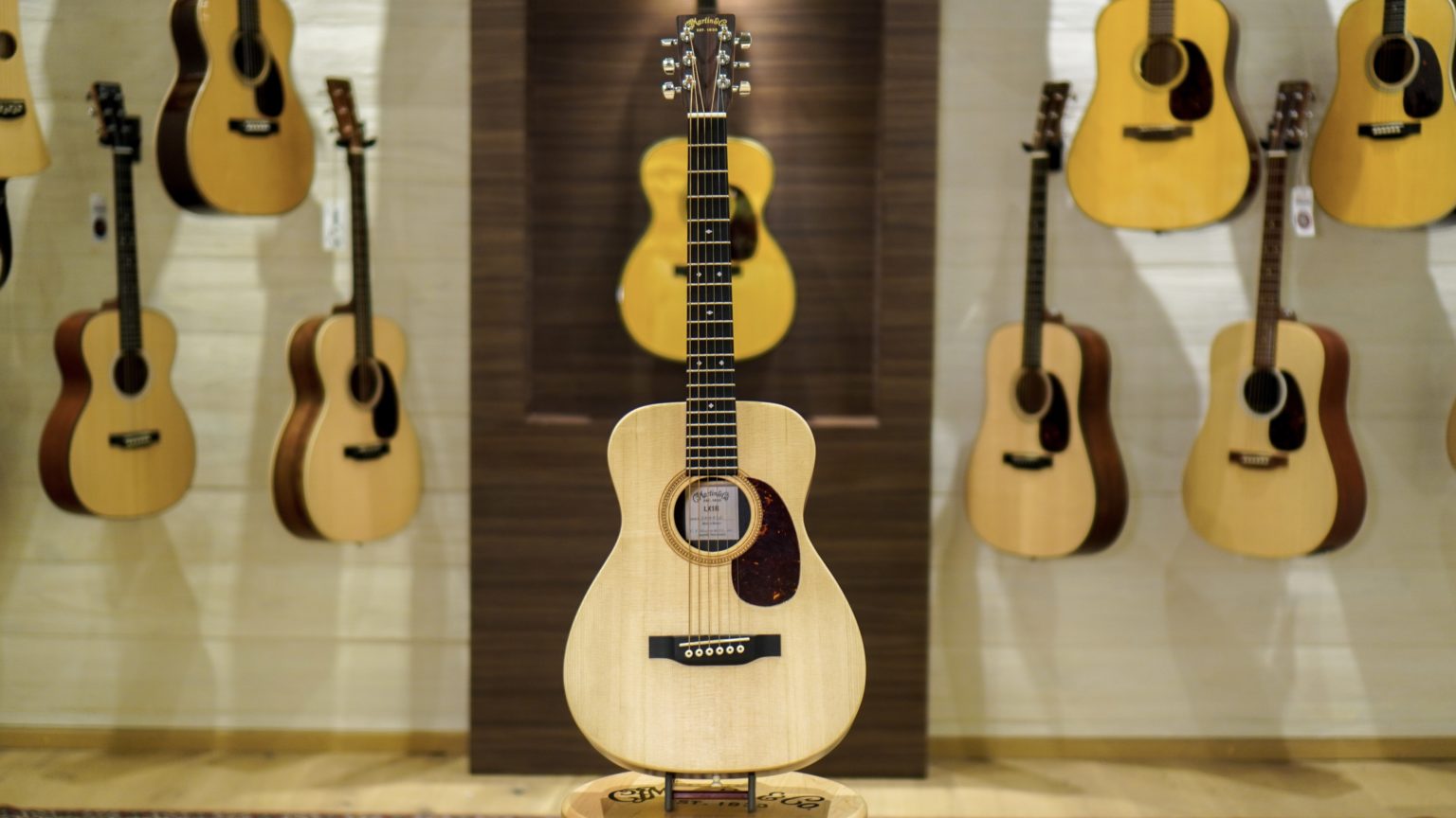 Contáctanos Martin Guitar México CF Martin