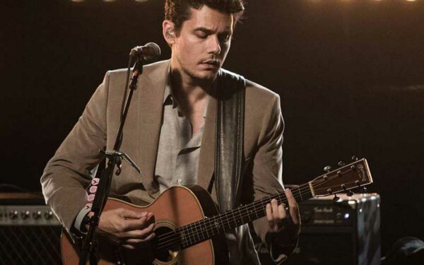 John Mayer tocando su Martin signature OM-28JM