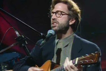 Eric Clapton y su guitarra Martin durante su Unplugged