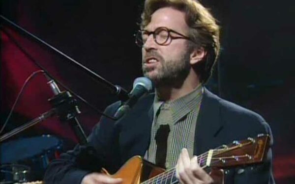 Eric Clapton y su guitarra Martin durante su Unplugged