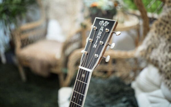 La cabeza de la guitarra acústica OM-45 John Mayer.